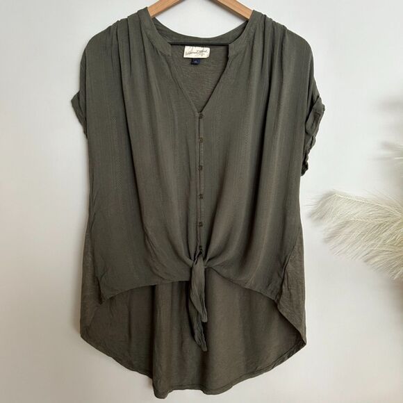 Universal Thread Dusty Green Button Down - Picture 1 of 7